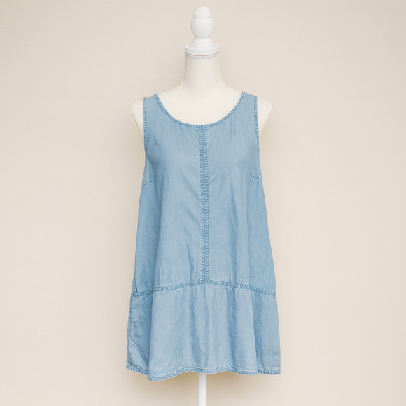 J Jill M Chambray Tank Top Sleeveless Scoop Neck Denim Blouse Travel Minimalist - Picture 1 of 10